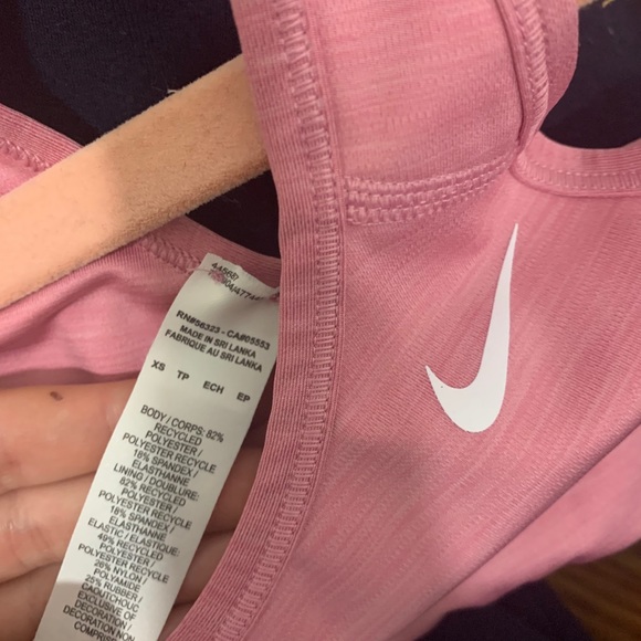 Light pink Nike sports bra - Picture 3 of 4